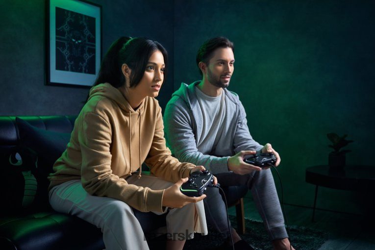 Razer konzoly čierna chroma wolverine v2 ZNL2NV160