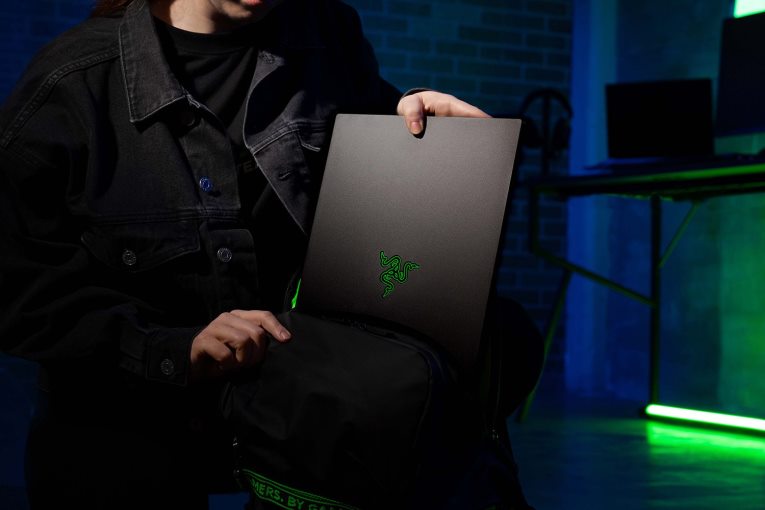 Razer laptop jedna farba prispôsobte si čepeľ 15 ZNL2NV10